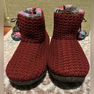 Cuddl Duds, fleece lined ankle, Bootie Slippers with Foam Insole. Deep Wine